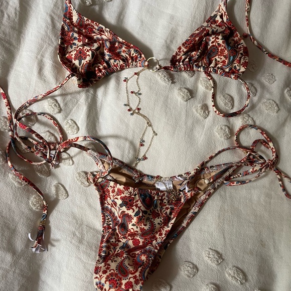 Bananhot Bikini Chain Top & Bottom in Indian Paisley size small. ALL SOLD OUT!!! - Picture 6 of 7